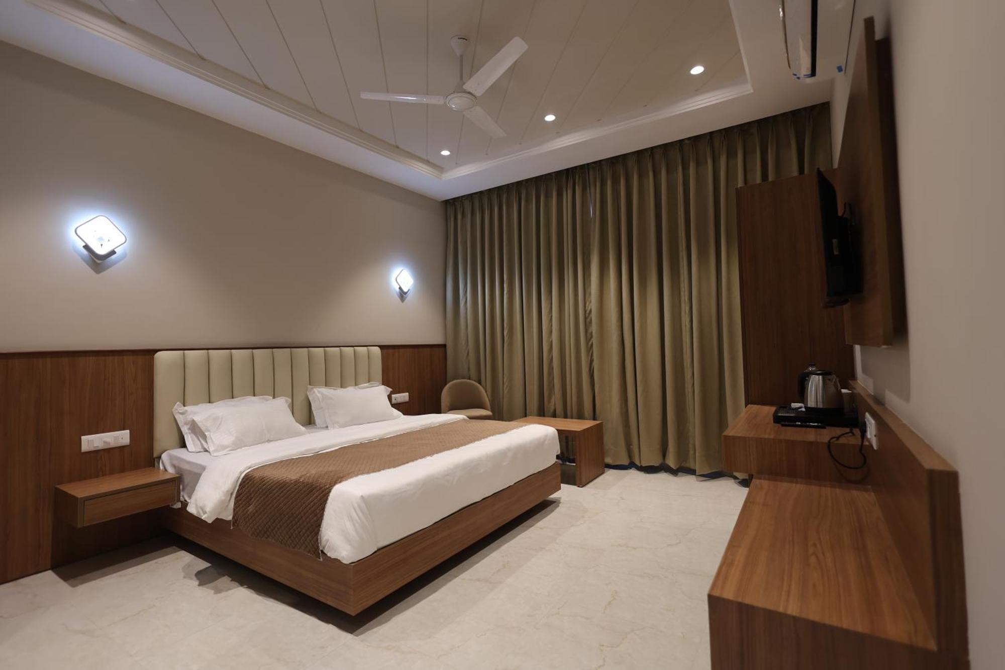 Hotel Regal Palm Moradabad Extérieur photo